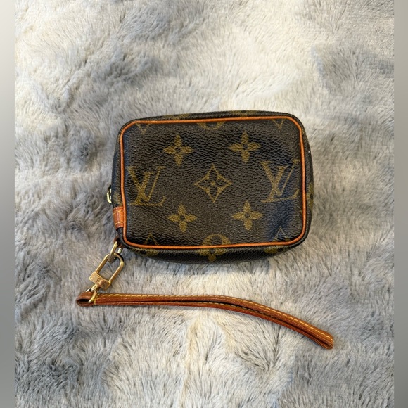 Louis Vuitton Wapity Pouch